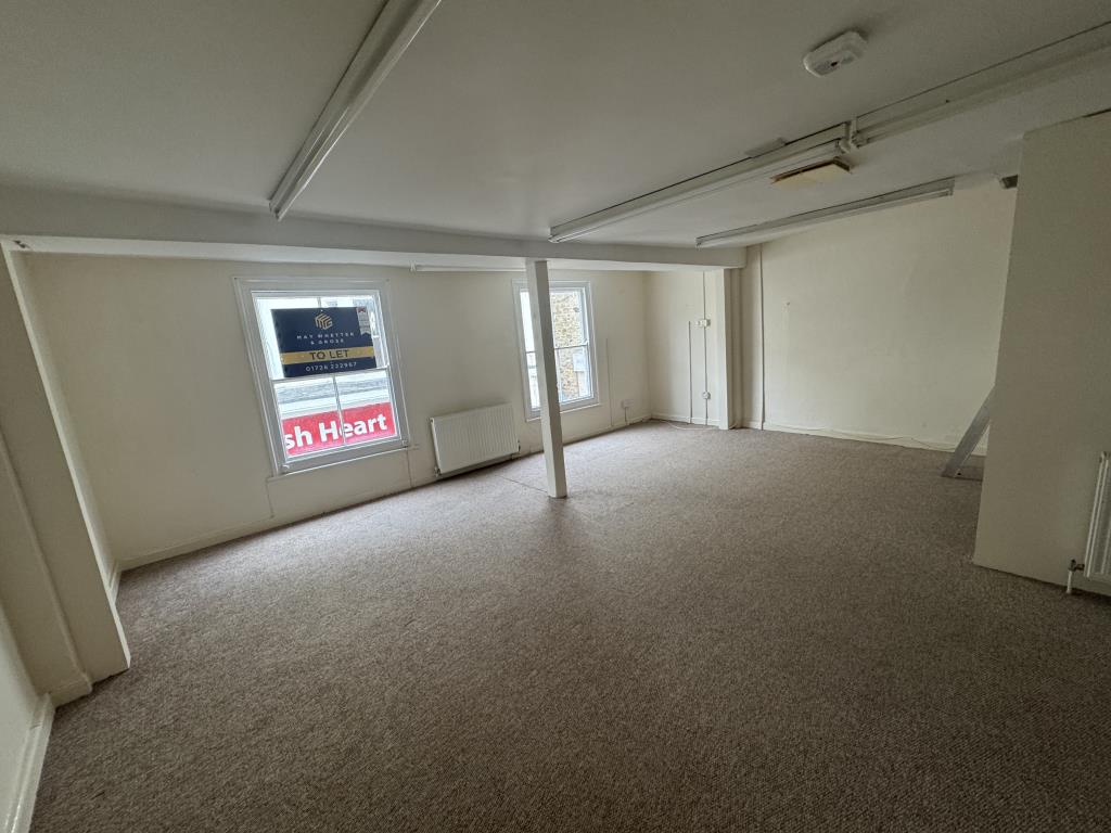 Lot: 15 - TOWN CENTRE COMMERCIAL PROPERTY WITH POTENTIAL - First floor area